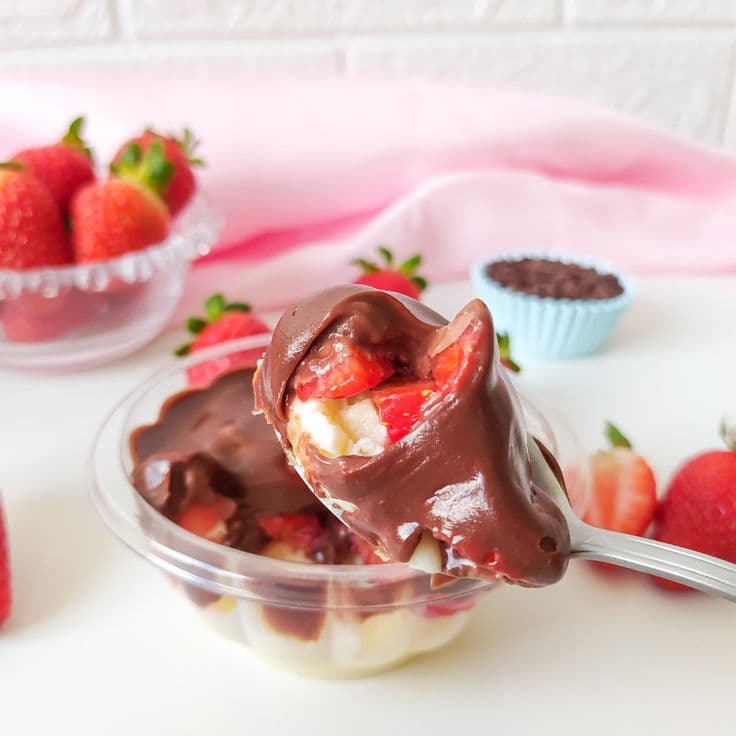 Bombom artesanal no pote - Bombom de Morango no Pote da Saluk Doces