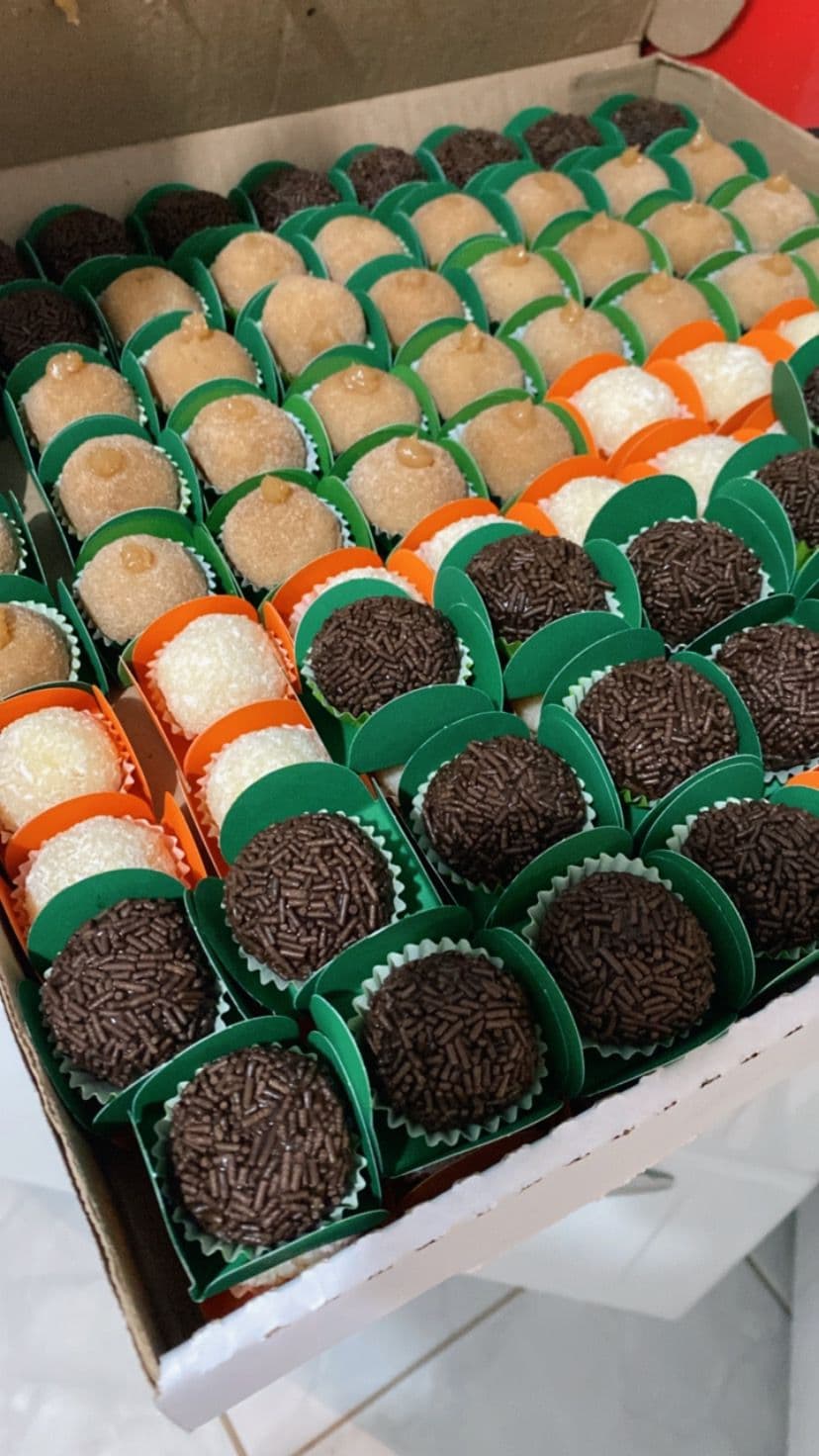Brigadeiros artesanais variados da Saluk Doces