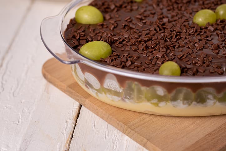 Bombom artesanal na travessa - Bombom na travessa sabor Uva da Saluk Doces